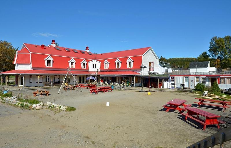 Auberge Jeunesse De Tadoussac Bagian luar foto