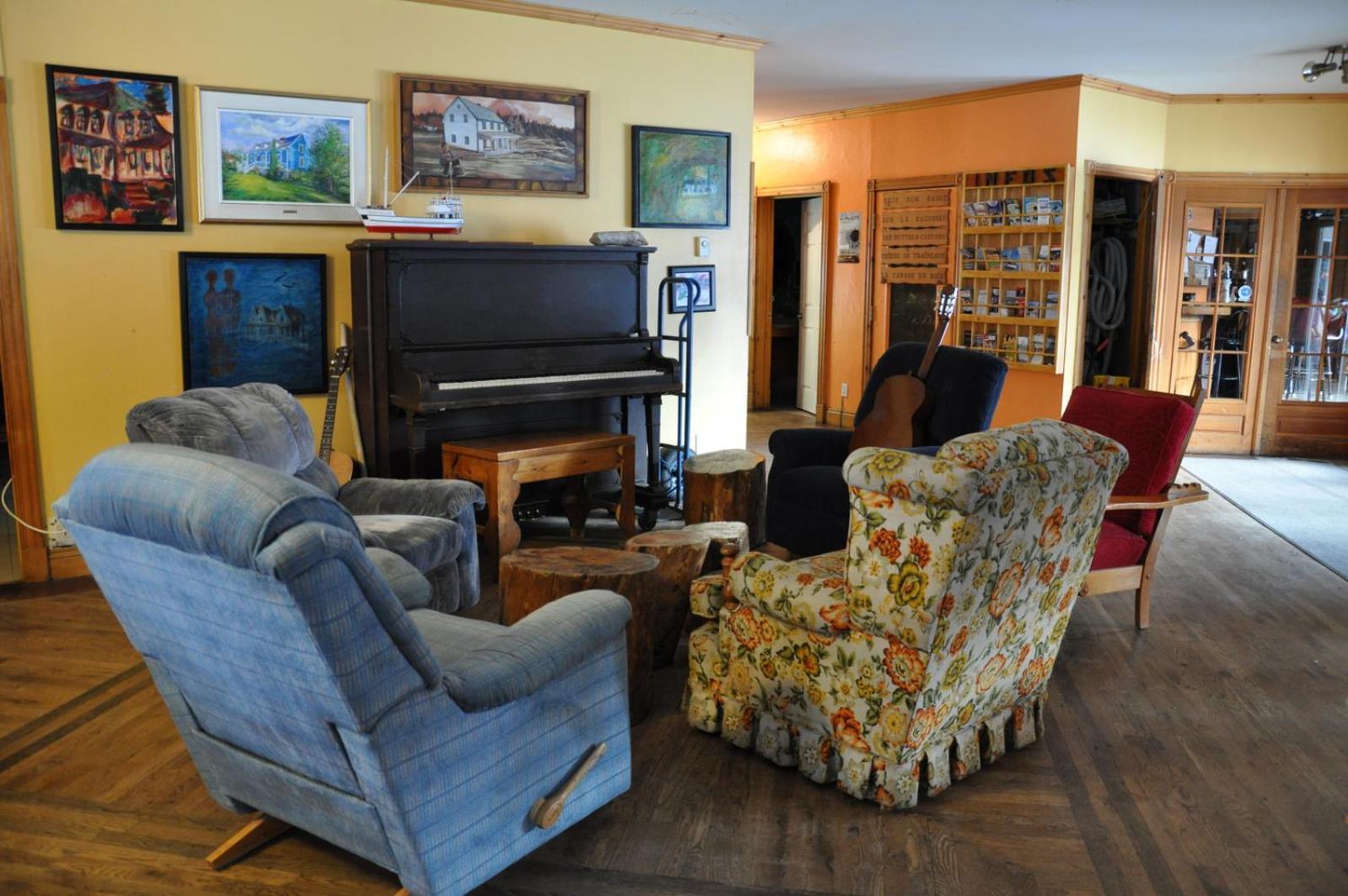 Auberge Jeunesse De Tadoussac Bagian luar foto